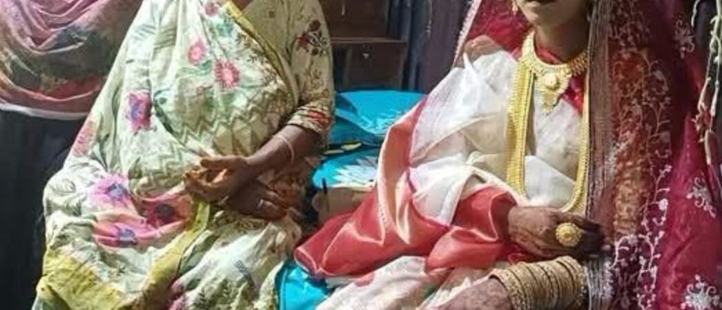 বিয়ের পরের দিন নতুন বউ বাসর ঘরে হঠাৎ দুইটা মহিলা এসে বিছানা..see more
